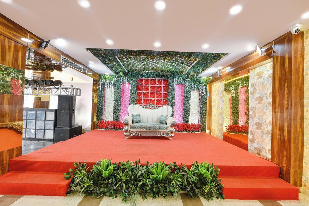 Fabhotel Prime The Golden Petals & Banquet