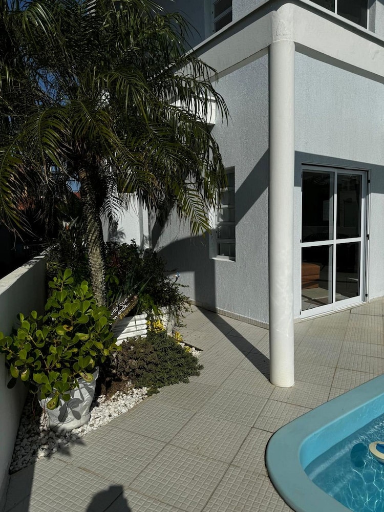 Casa de Praia Brisa do Oceano com Piscina Privativa - São Francisco do Sul