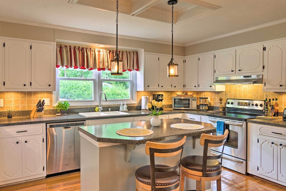'paradise Lakehouse' in Hickory w/ Dock & Views! view 5