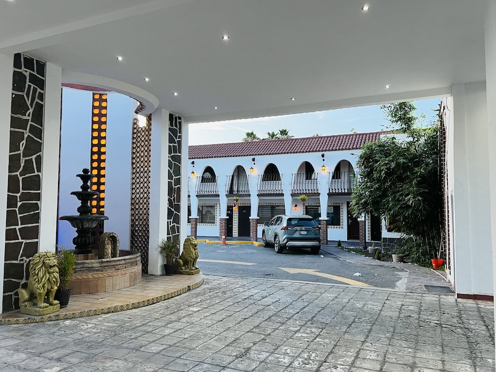 Nuevo Laredo Vacations - Hotel  Suites Hacienda Santa Maria - Property Image 3