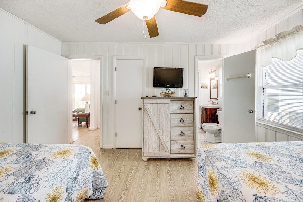 Oceanfront Home w/ Deck & Views in Surfside Beach!