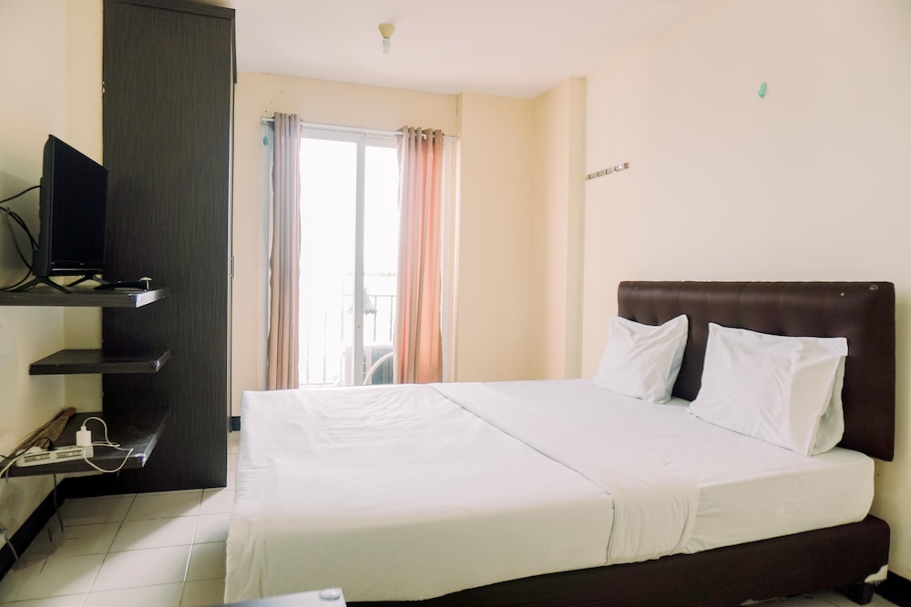Comfort And Homey Studio At Sunter Park View Apartment view 5