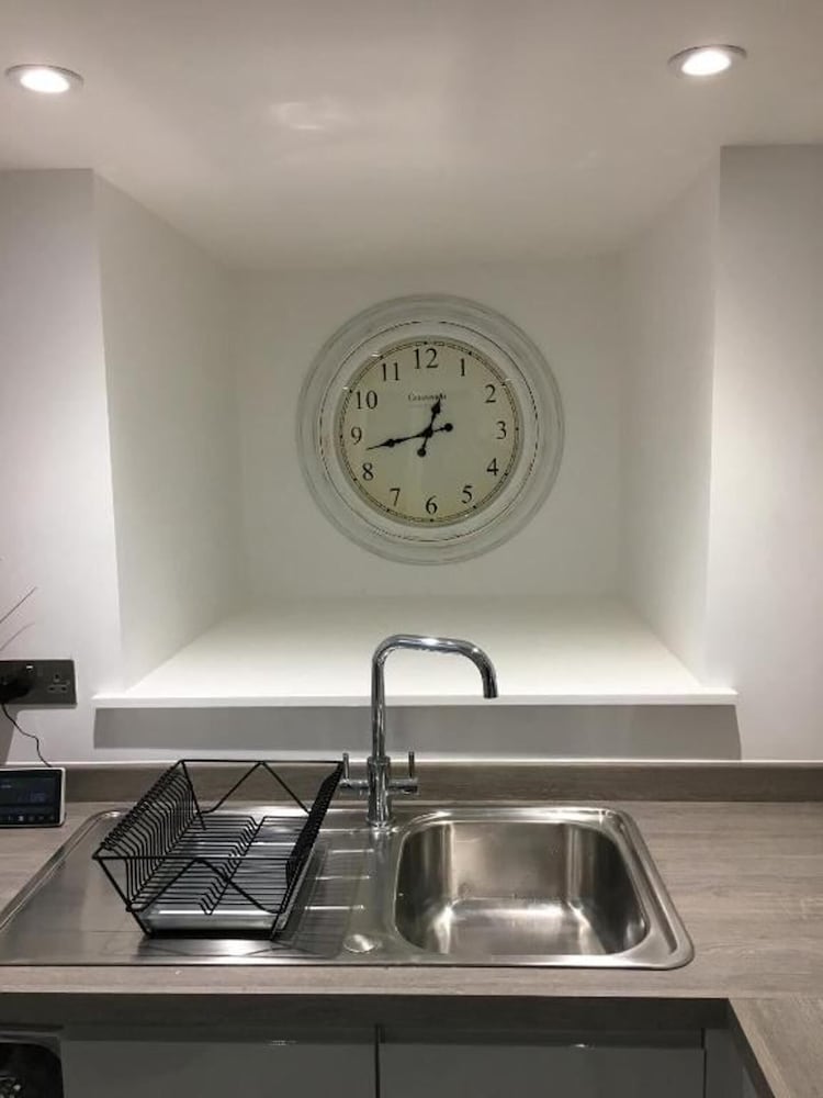 Spacious1br-6guests-walktoshops-fastwifi