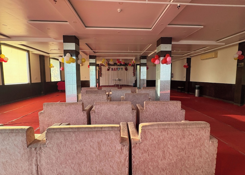 Hotel Girraj Inn