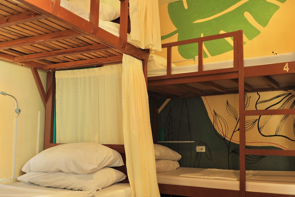 CHILL OUT HOSTEL BORACAY