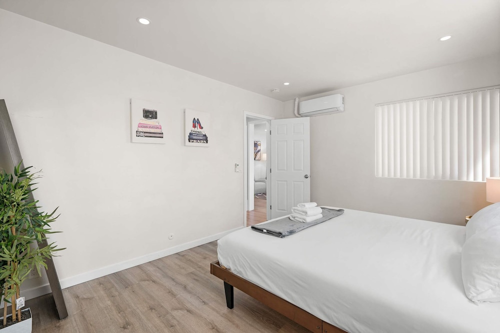Foothills Oasis w Private Balcony Free Parking 3