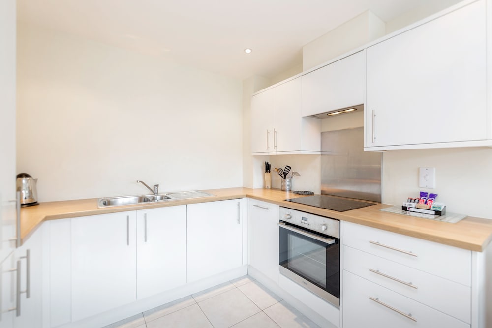 Guildford Vacations - Roomspace Apartments -Westnye House - Property Image 1