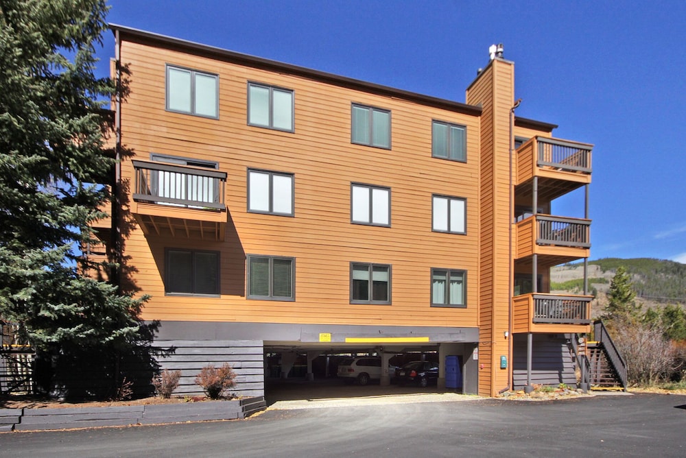 2964 Key  1 Bedroom Condo by RedAwning