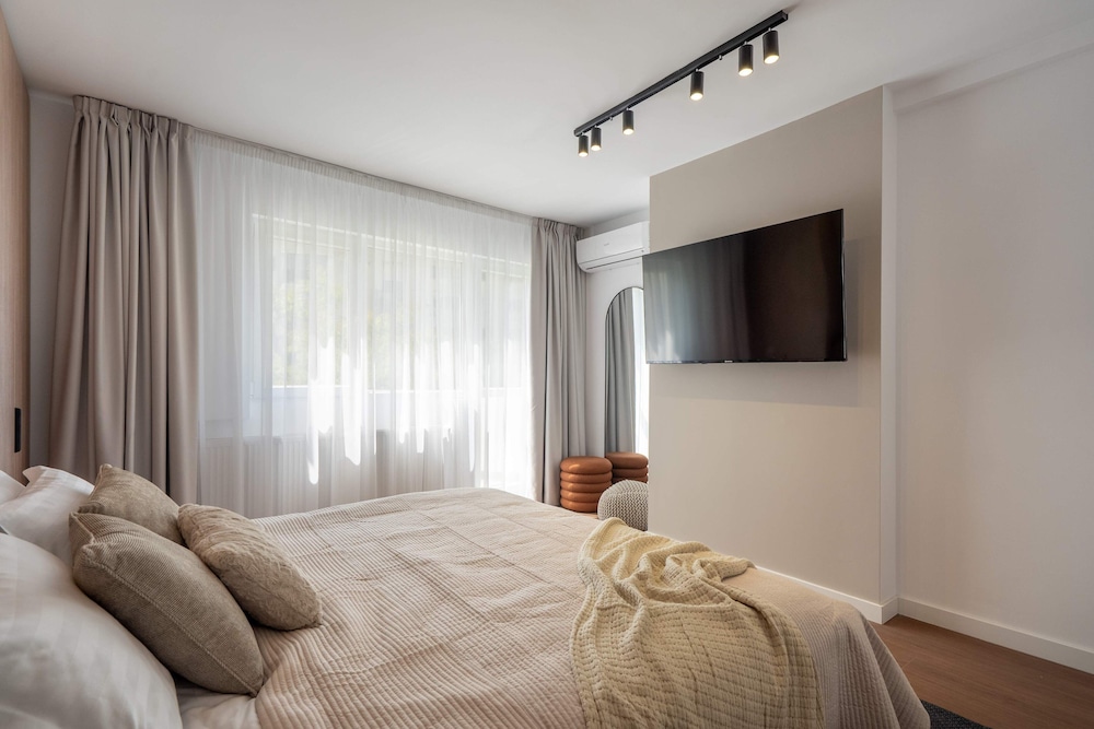 Unique & Fun 3BR by Cismigiu Gardens & Calea Victoriei