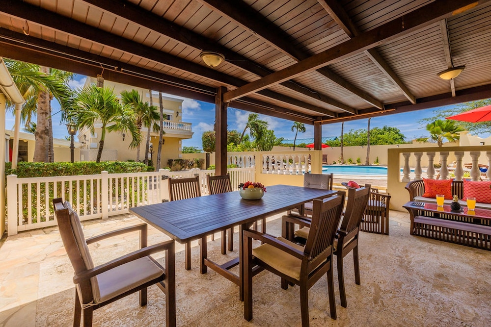 Island Escape Lrg Private Backyard Pool Patio