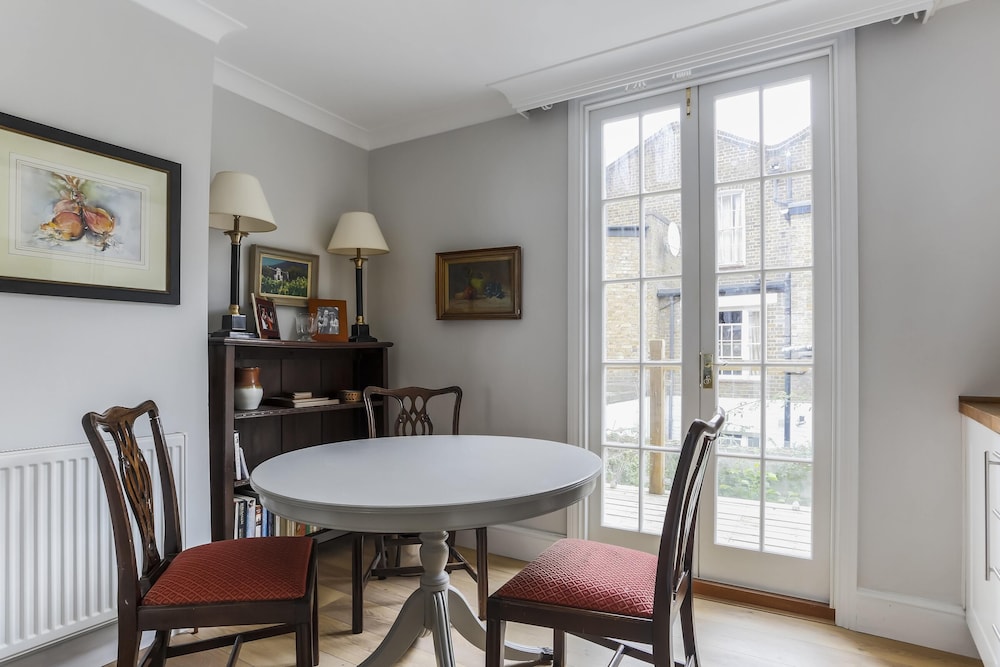 First Street II by Onefinestay
