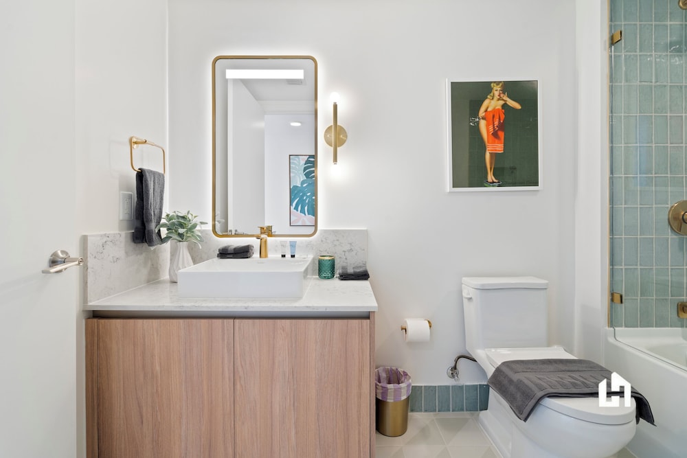 Stylish Apartments with Partial Ocean Views in Downtown