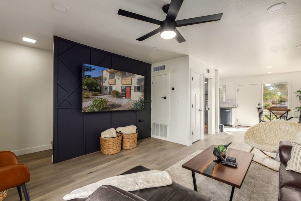 Luxe 2BR Townhouse 4 Heated Pools Walk 2 Old Town