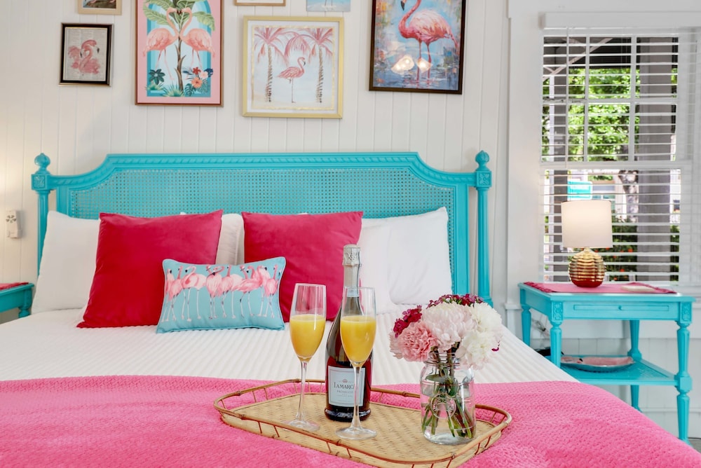 Hibiscus House Bed Breakfast Inn Flamingo Suite