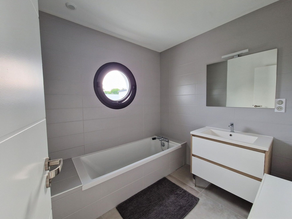 Quite Holiday Villa in Benodet