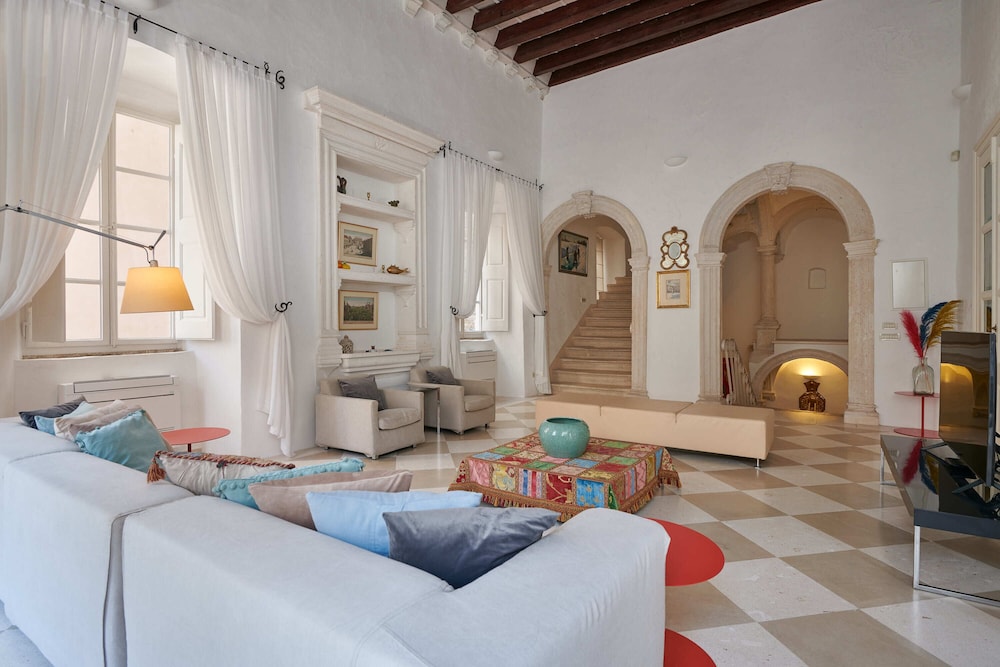 LUXURY VILLA 44