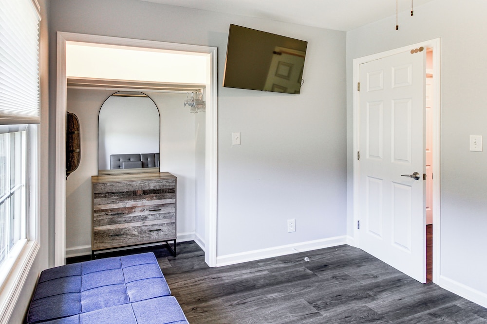 Group-friendly Home w/ Game Room in Albany!