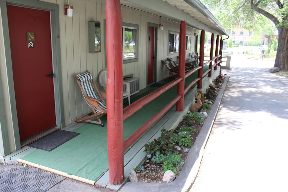 Wapiti Self-Service Lodge