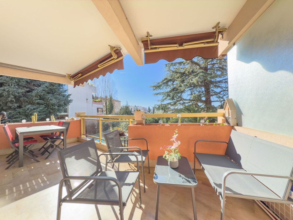 Le Cozy in Cannes With 2 Bedrooms and 1 Bathrooms
