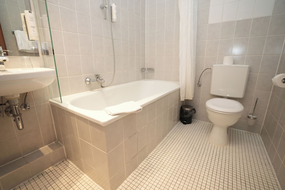 Frankfurt Vacations - Hotel Attache - Property Image 71