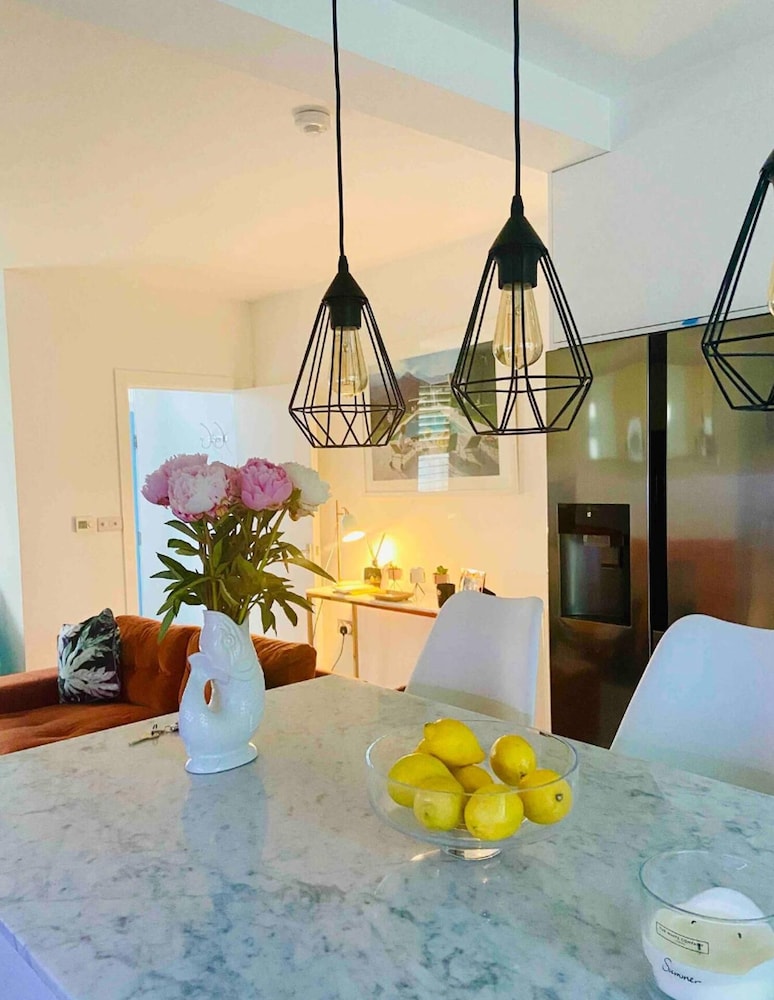 Townhouse by Notting Hill - Sleeps5/petsok/tv/wifi