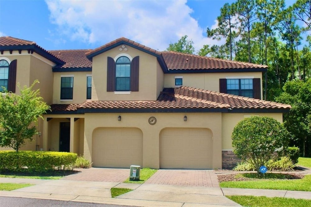 Tropical Fountains 3 Bedroom Condo by RedAwning