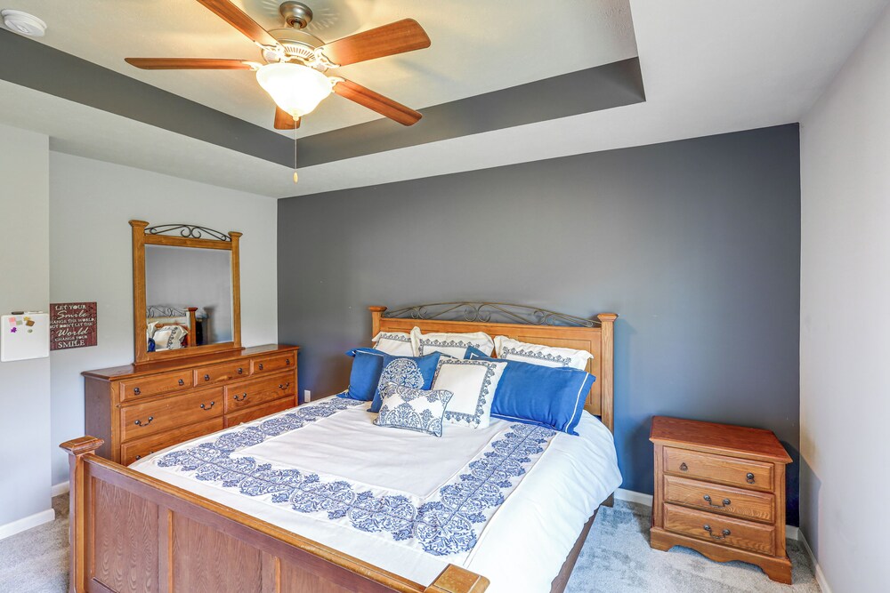 4 Mi to Offutt AFB - Family Home in Omaha Suburbs!