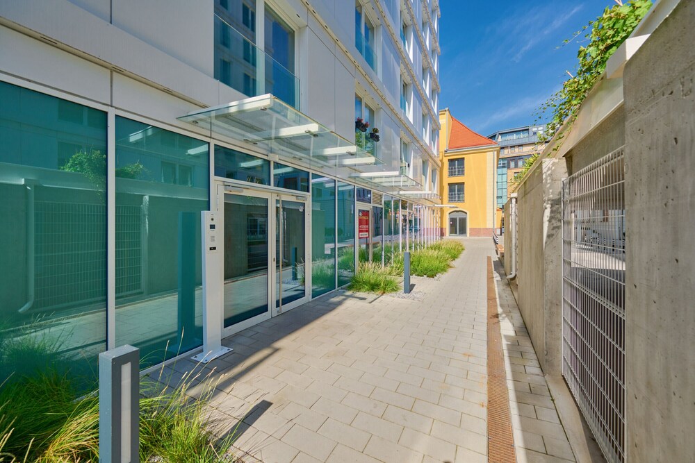 Riverside Studio by Renters view 4
