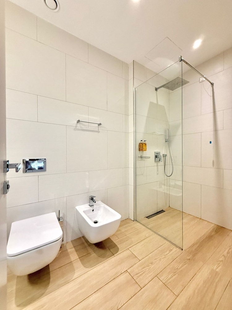 Condo Studio Plaza