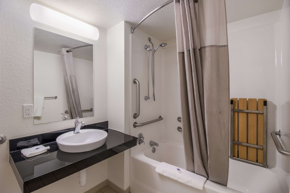 Park Inn by Radisson, Fargo West Acres