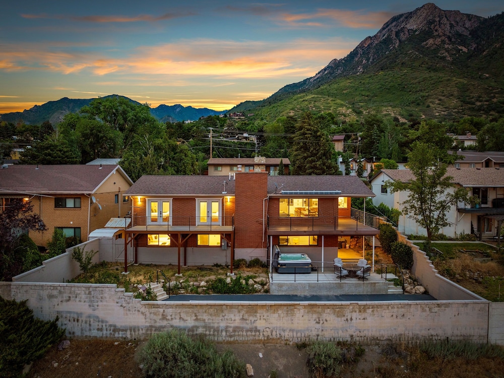 All-new Luxe Stay Views, Sauna & Hot Tub 7 Bedroom Villa