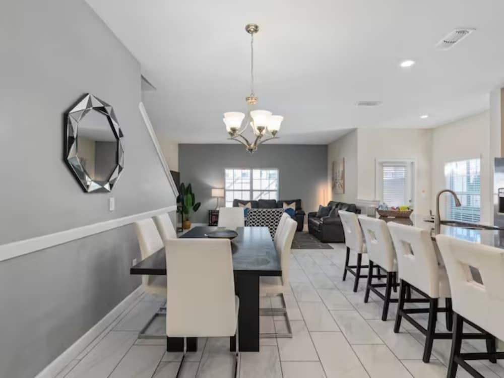Free Amenities Spacious Home King Beds