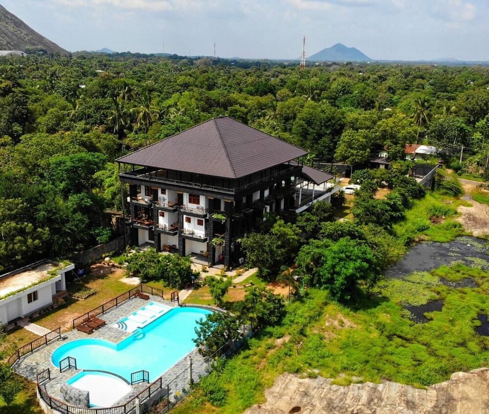 Hotel Sigiriya Kingdom Resort - Image 1