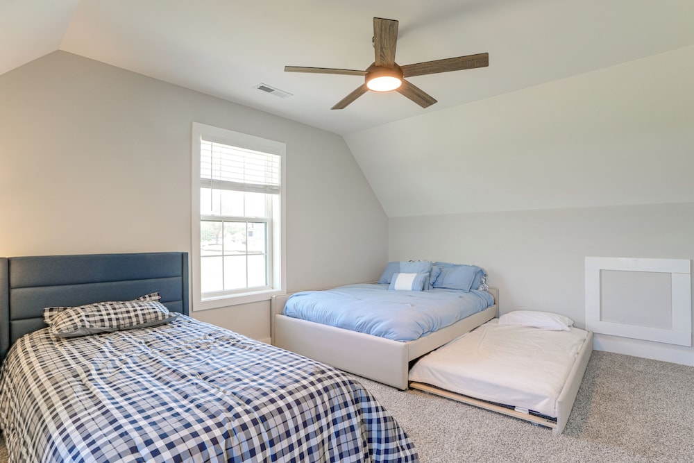 5 Mi to Lake Anna State Park: Modern Family Home!