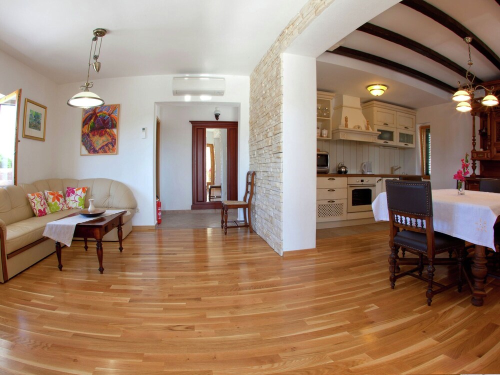 Villa in Sumartin Near the Beach & Ferry Port view 5