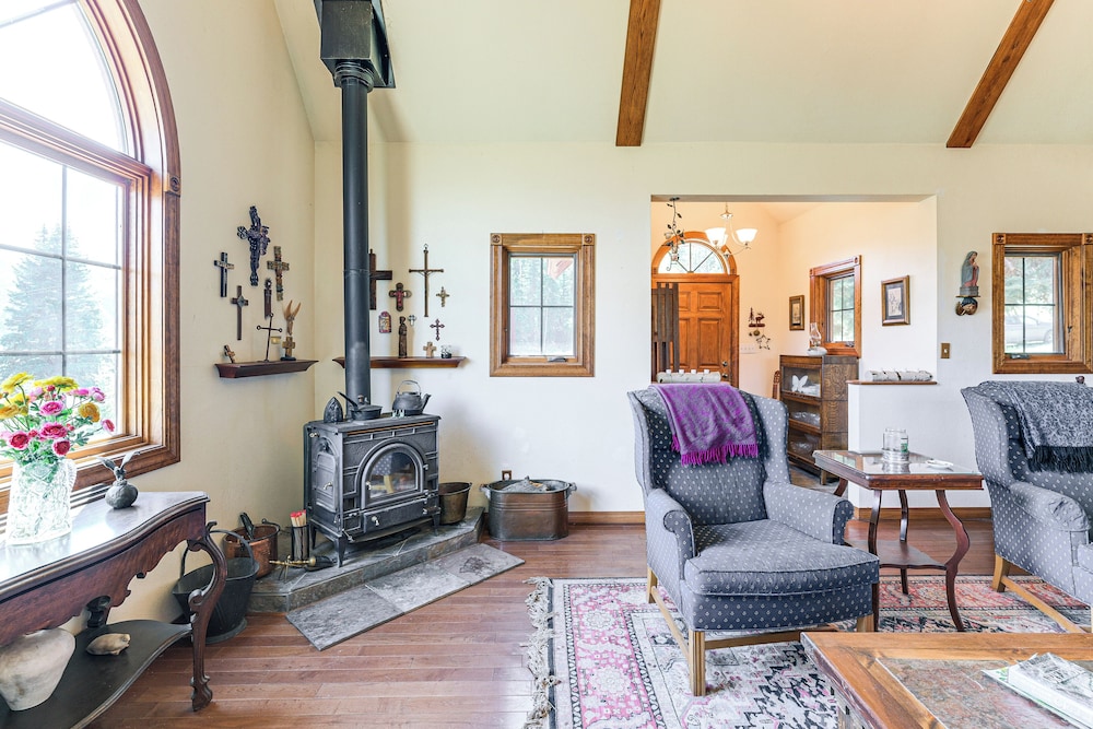 'wagon Wheel Hideaway' Near Fishing in Creede!