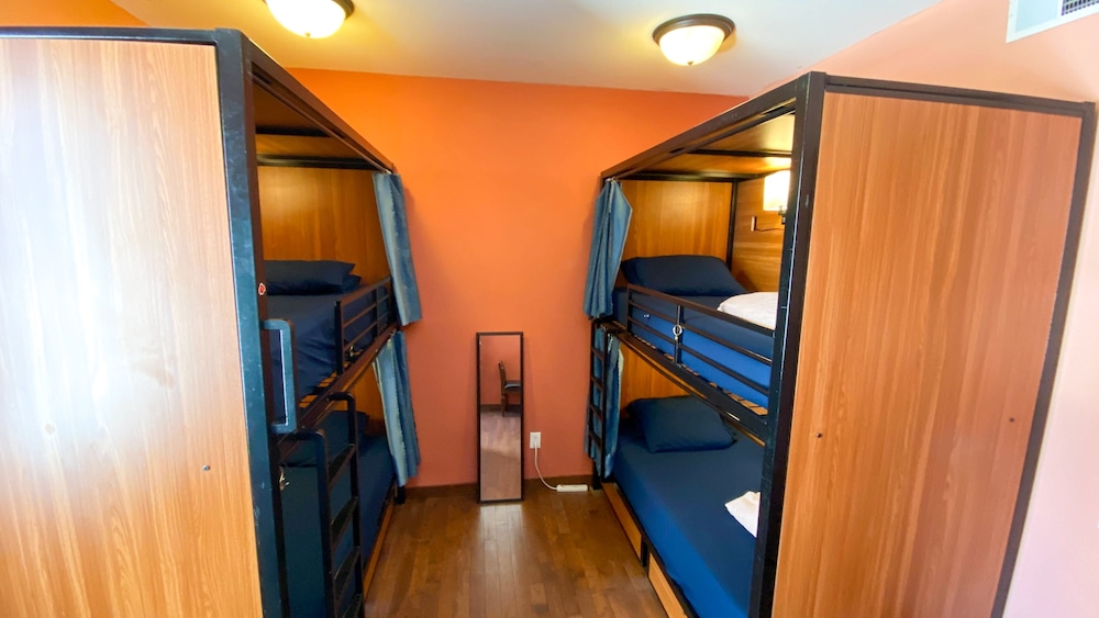 International Travelers House Hostel \- Downtown San Diego Little Italy.