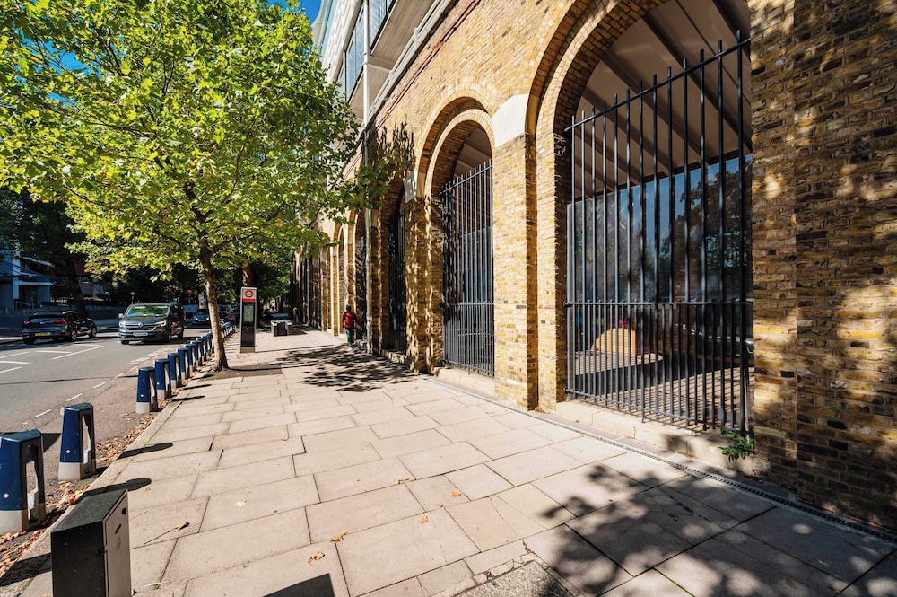 Lords Living -3 bed in Regents Park With Terrace