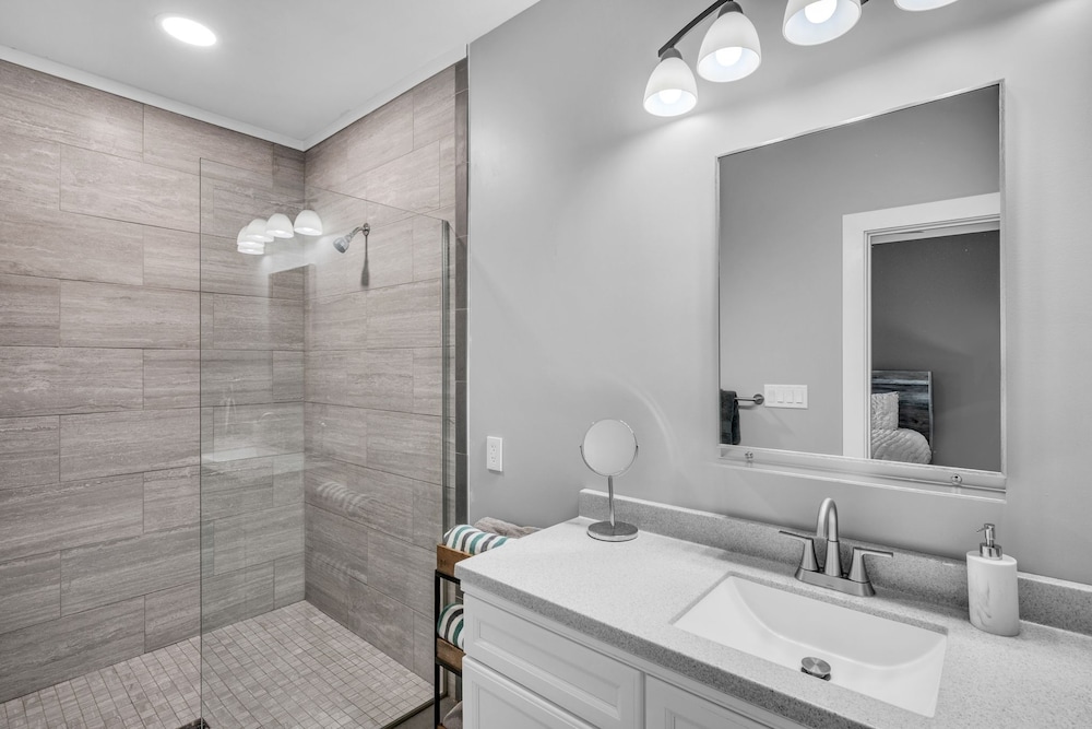 Pet-friendly Getaway With Golf & Private Patio Retreat 4 Bedroom Home