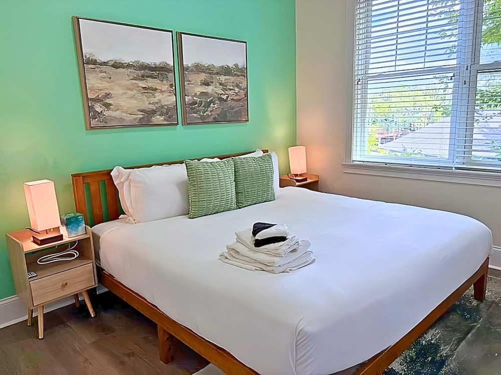 Well-Equipped 2BR - Greenbay 301