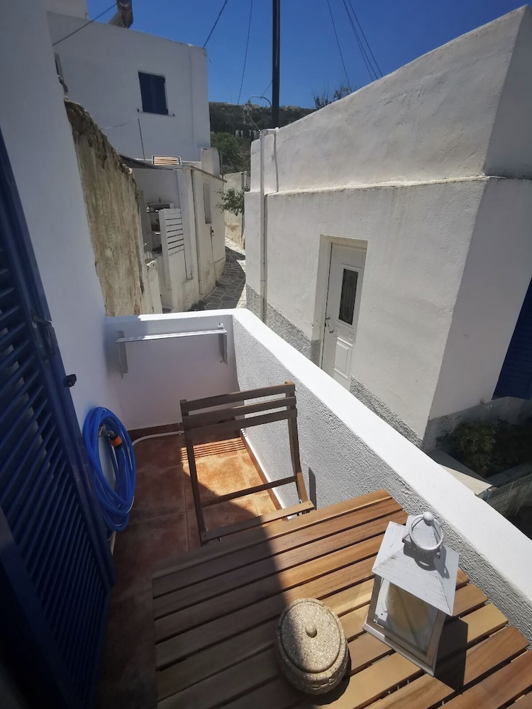Authentic White House in Paros Lefkes view 2