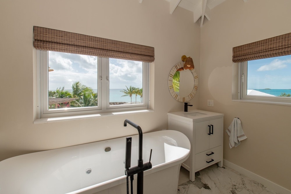 Seaesta - Brand New Estate W/pool & Private Backyard Beach 6 Bedroom Home