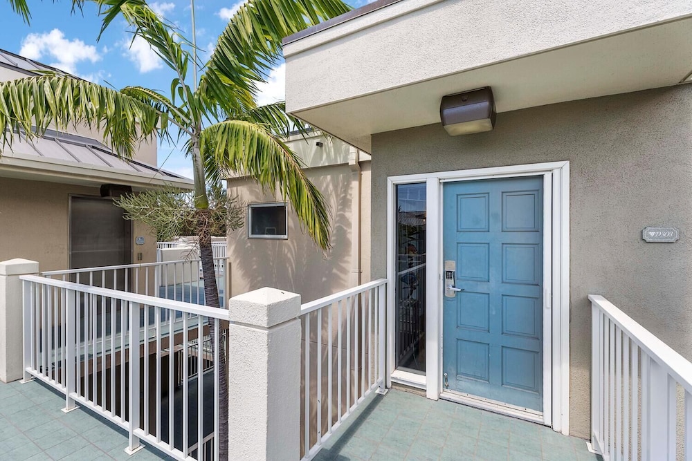 Top Floor Rental - Ocean Views - Vrkcv