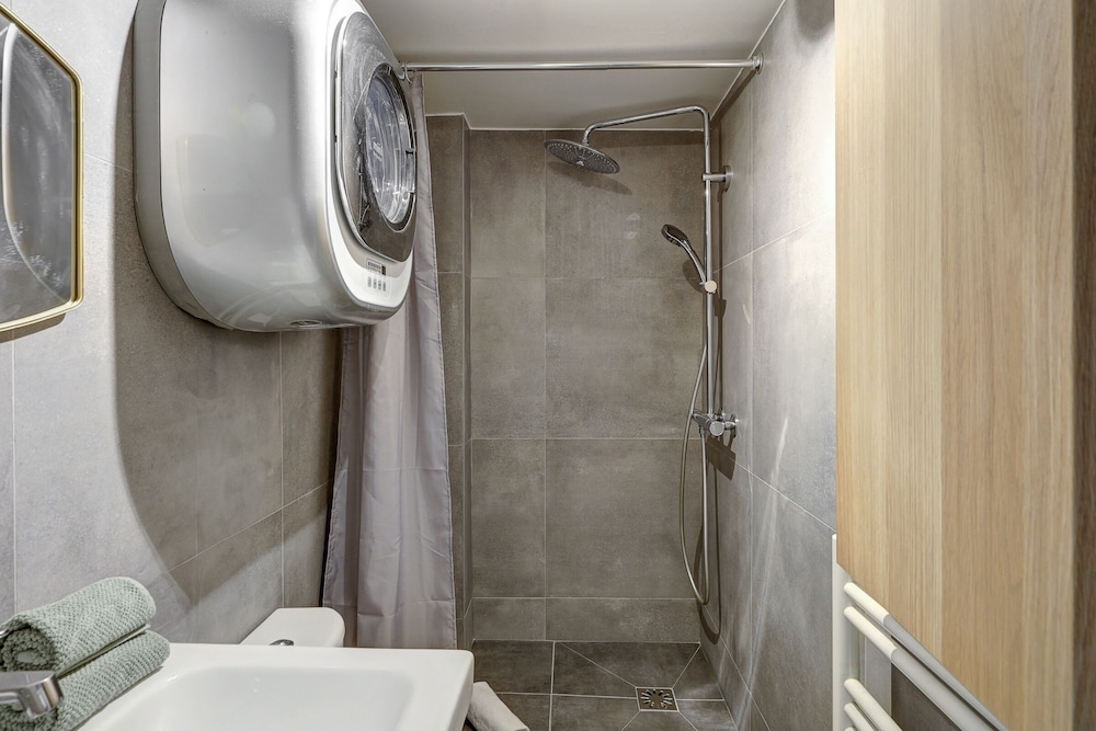 Charming Le Marais Mezzanine Studio
