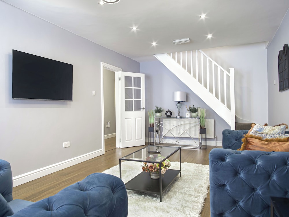 Cozy Riverside Retreat in Snodland