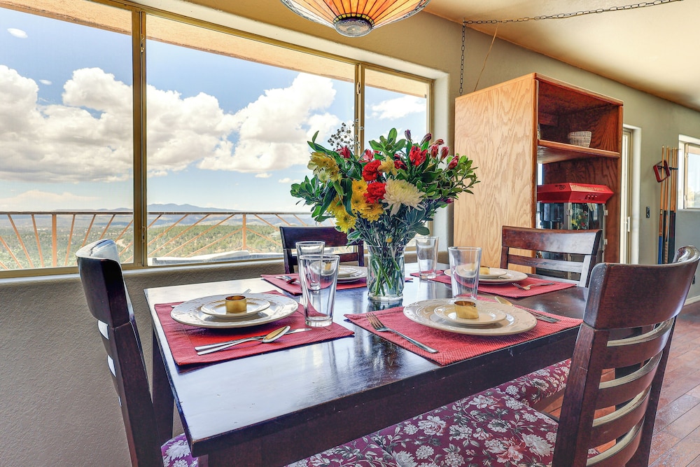 Panoramic Vistas & Pergola: Silver City Escape!