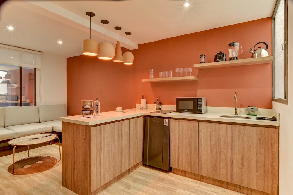 w Beautiful 1BR Retreat in Vibrant Zona T