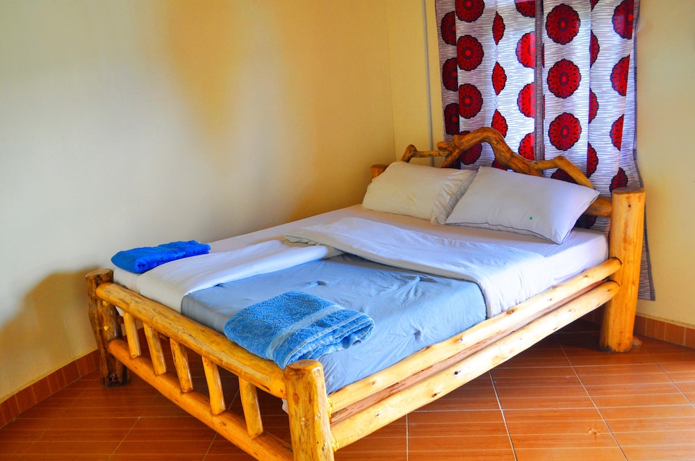 Nyamunyonyi Lake Resort view 4