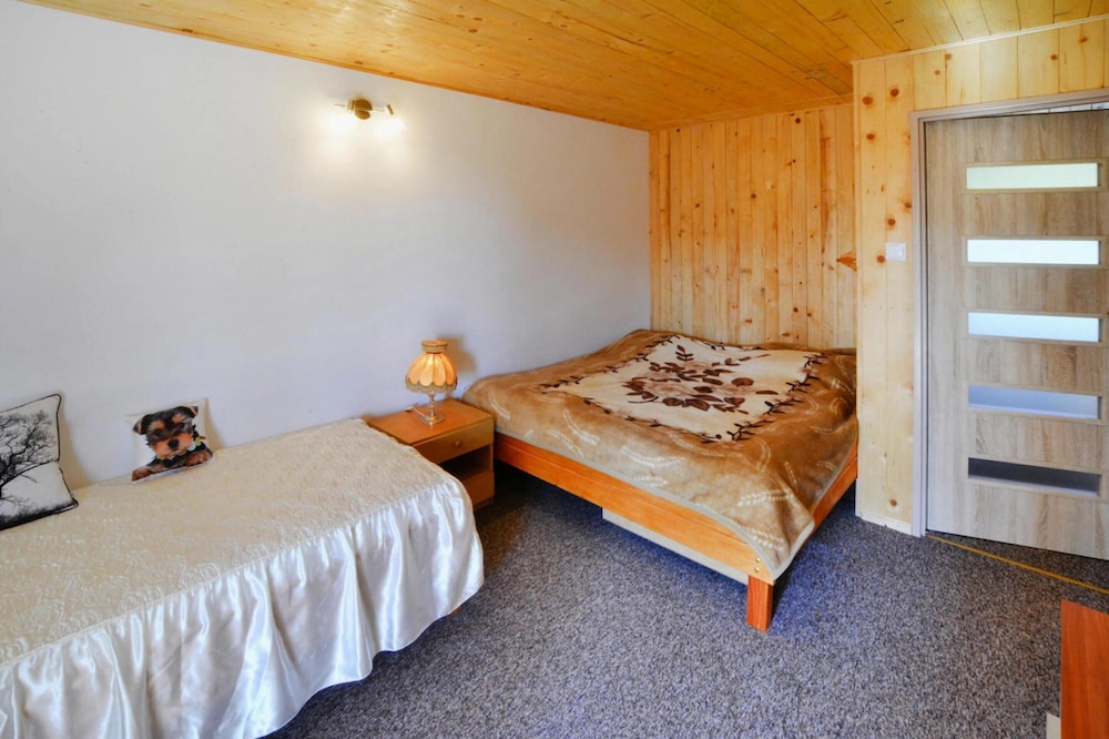 Holiday House With Garden in Dabrowica