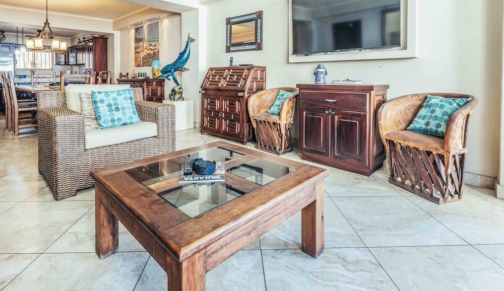 Ocean View 2Br Condo-balcony-beach-pool - 805